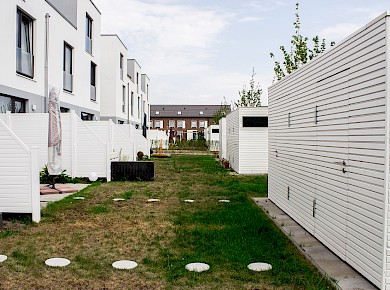Gartenhaus Reihenhaussiedlung mit Gerätehäusern