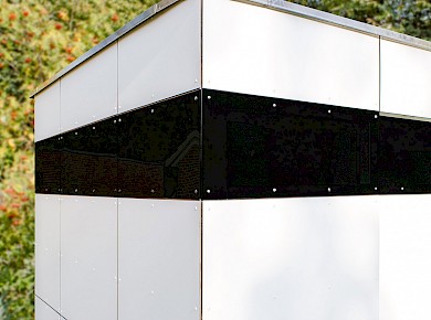 Gartenhaus Puuro mit zweiflügliger Schiebetür und umlaufendem Fensterband